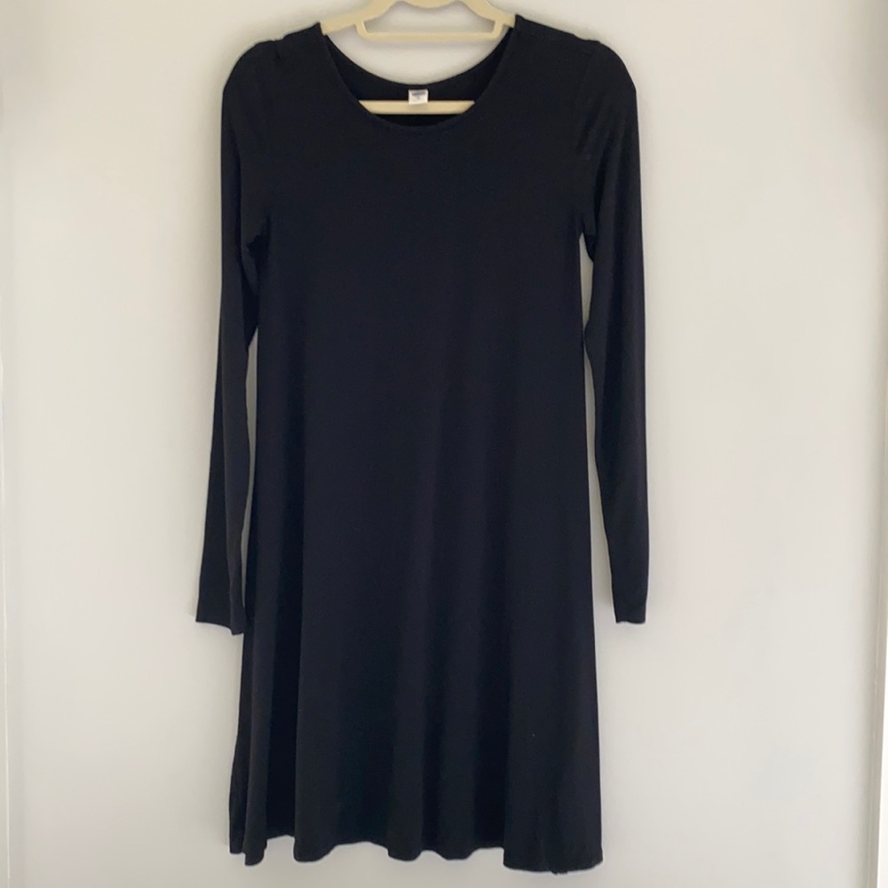 Long sleeve black comfy swing dress